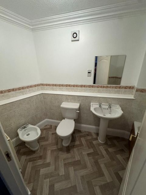 Kingsborough Gate, Glasgow, G12 image 11