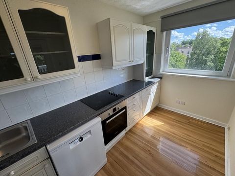 St. Andrews Crescent, Glasgow, G41 image 4