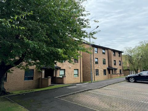 Mansionhouse Gardens, Glasgow, G41 image 1