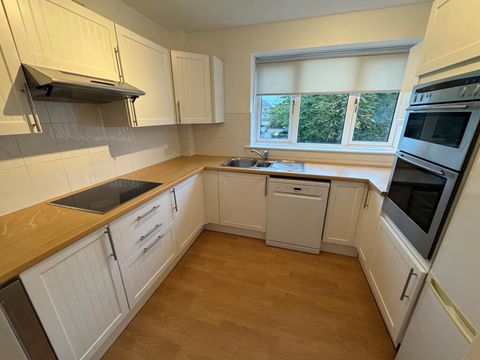 Castle Court, Kings Drive, Newton Mearns, East Renfrewshire image 7