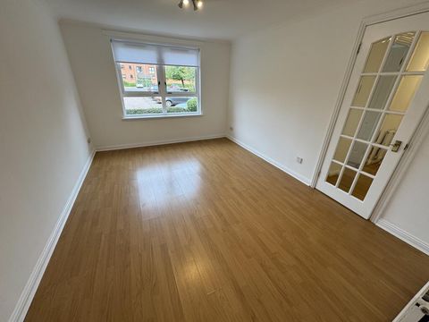 Sutcliffe Court, Glasgow, G13 image 3