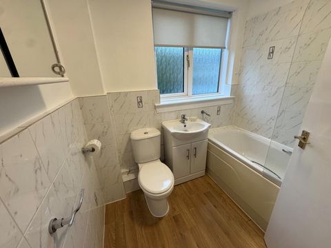 Castle Court, Kings Drive, Newton Mearns, East Renfrewshire image 9