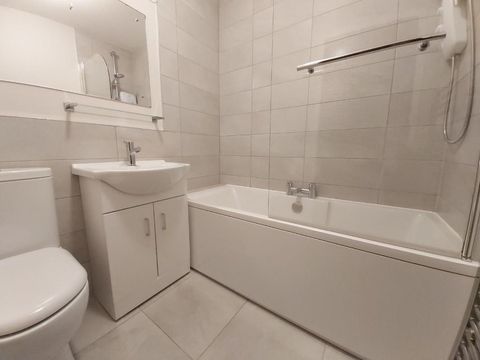 Mansionhouse Gardens, Glasgow, G41 image 6
