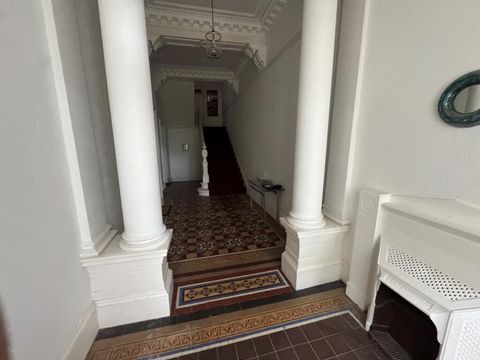 Athole Gardens, Glasgow, G12 image 10