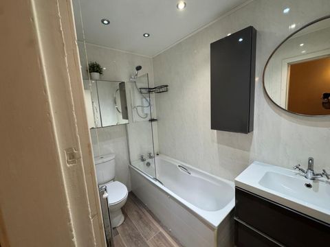 Athole Gardens, Glasgow, G12 image 7